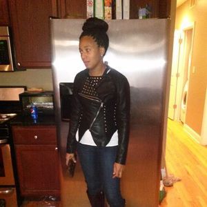 Meet your Posher, Dedra